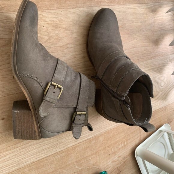 Susina Veronica Leather Ankle Booties 2” 5.5M - Picture 2 of 12